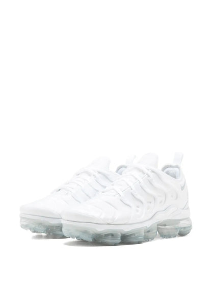 Air Vapormax plus triple white